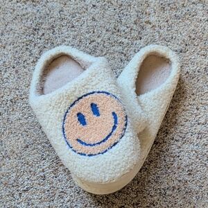 Cozy Cream Smiley Face Slippers